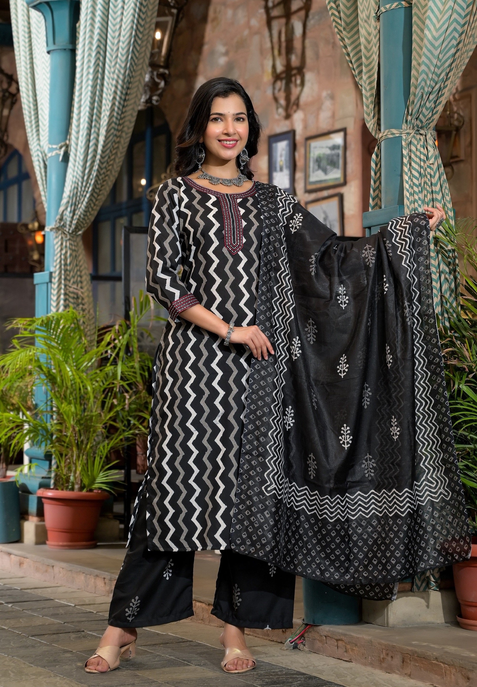 ALVAMI Women Kurta And Pant Set With Dupatta