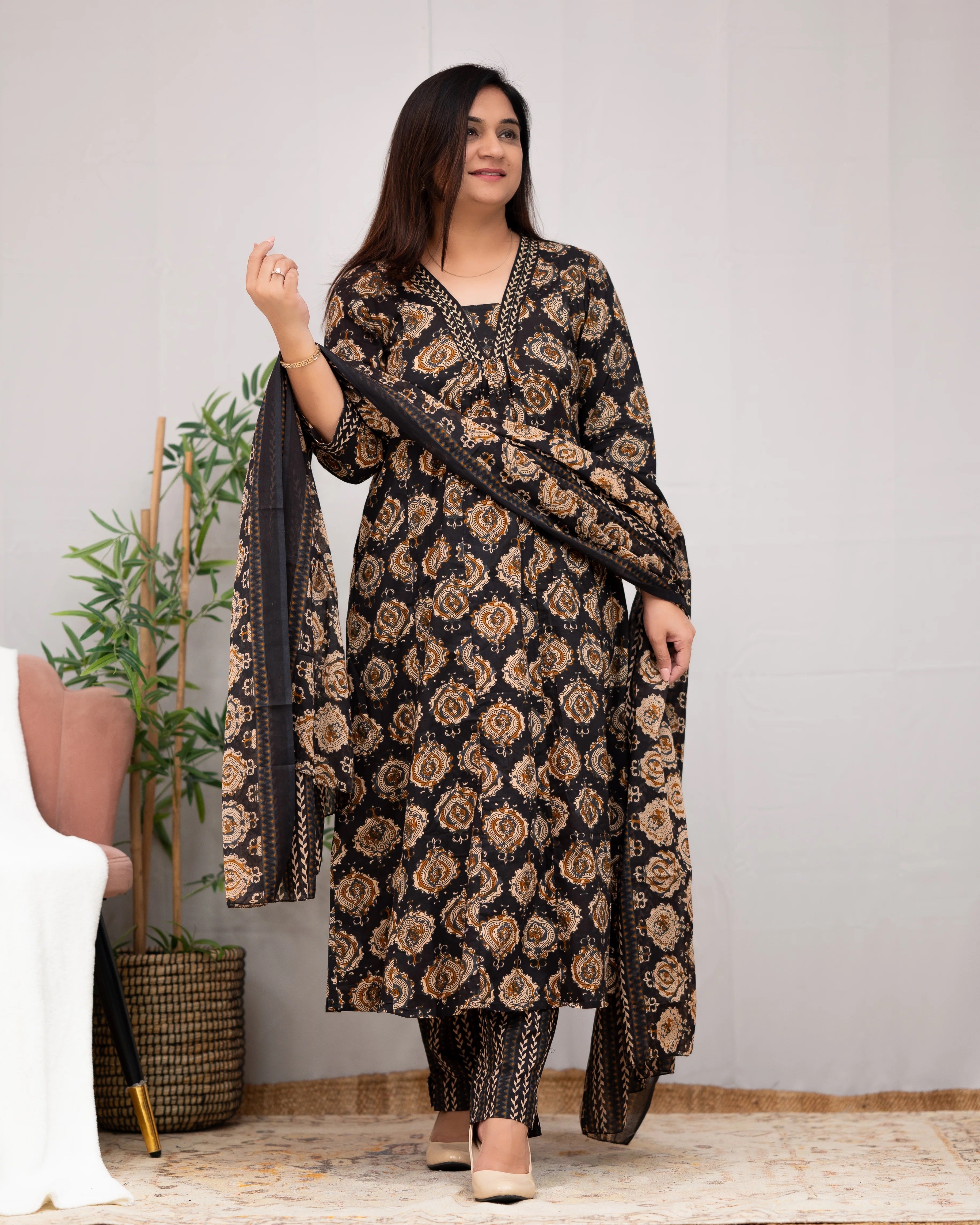 ALVAMI Women Kurta And Pant Set With Dupatta