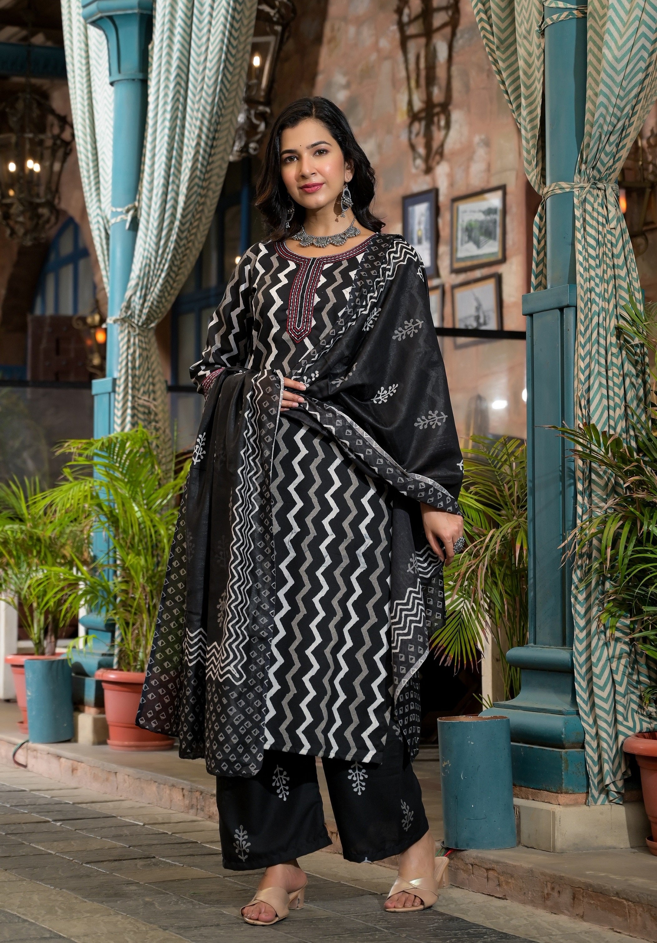 ALVAMI Women Kurta And Pant Set With Dupatta