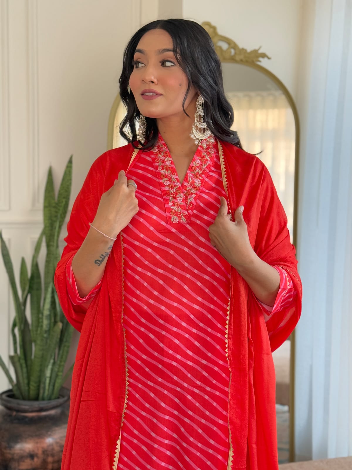 Women Pure Muslin Kurta Set With Dupatta