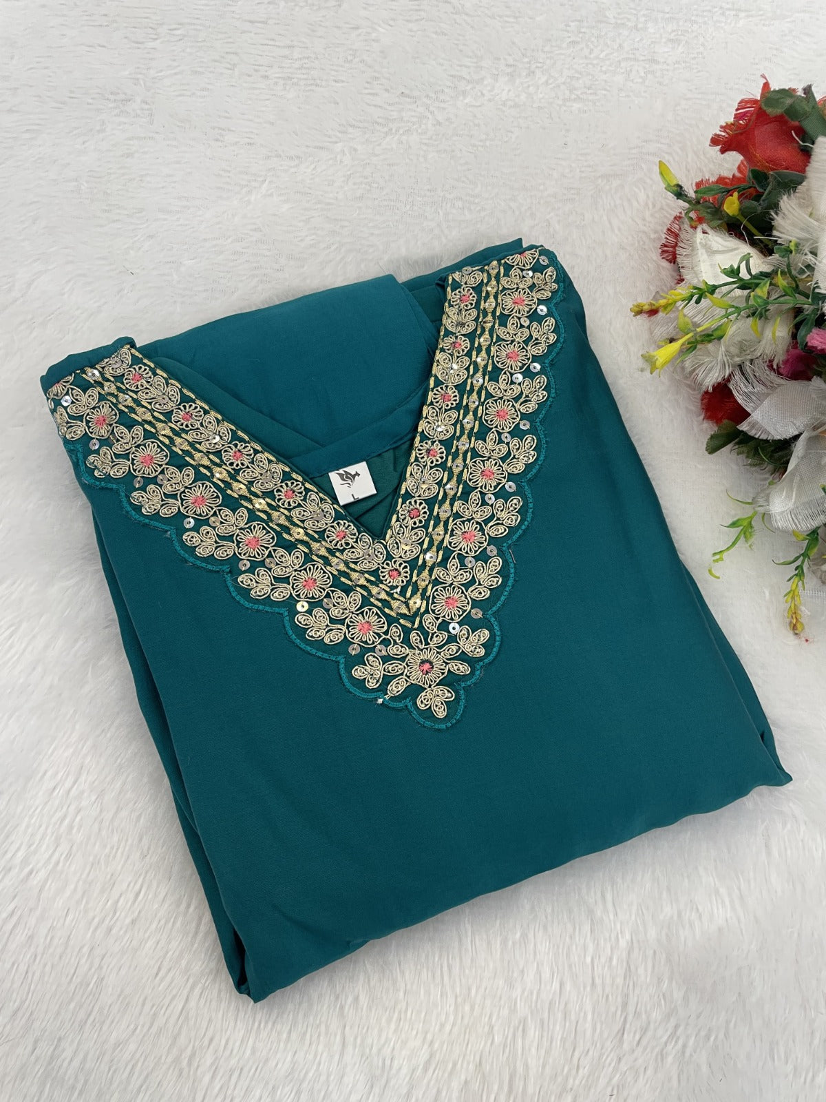 AMAYRA Women Kurta Set With Dupatta