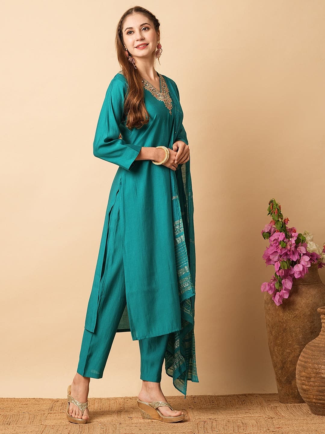 AMAYRA Women Kurta Set With Dupatta