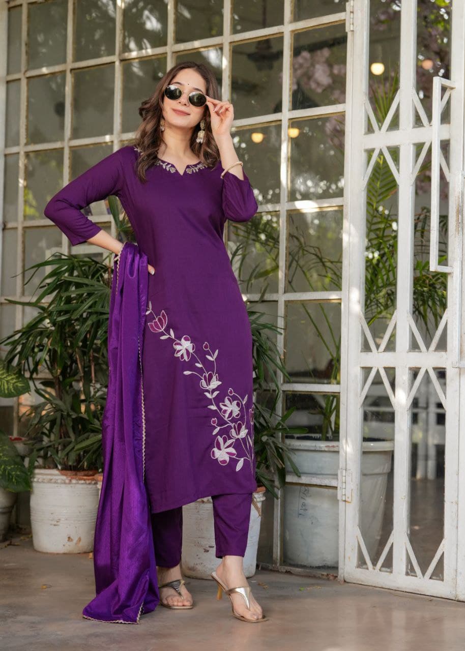 Women Viscose Rayon Kurta Set With Dupatta