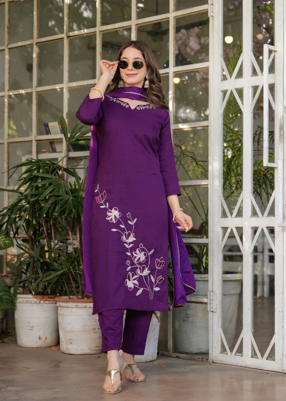 Women Viscose Rayon Kurta Set With Dupatta