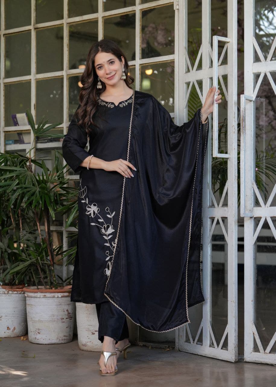 Women Viscose Rayon Kurta Set With Dupatta