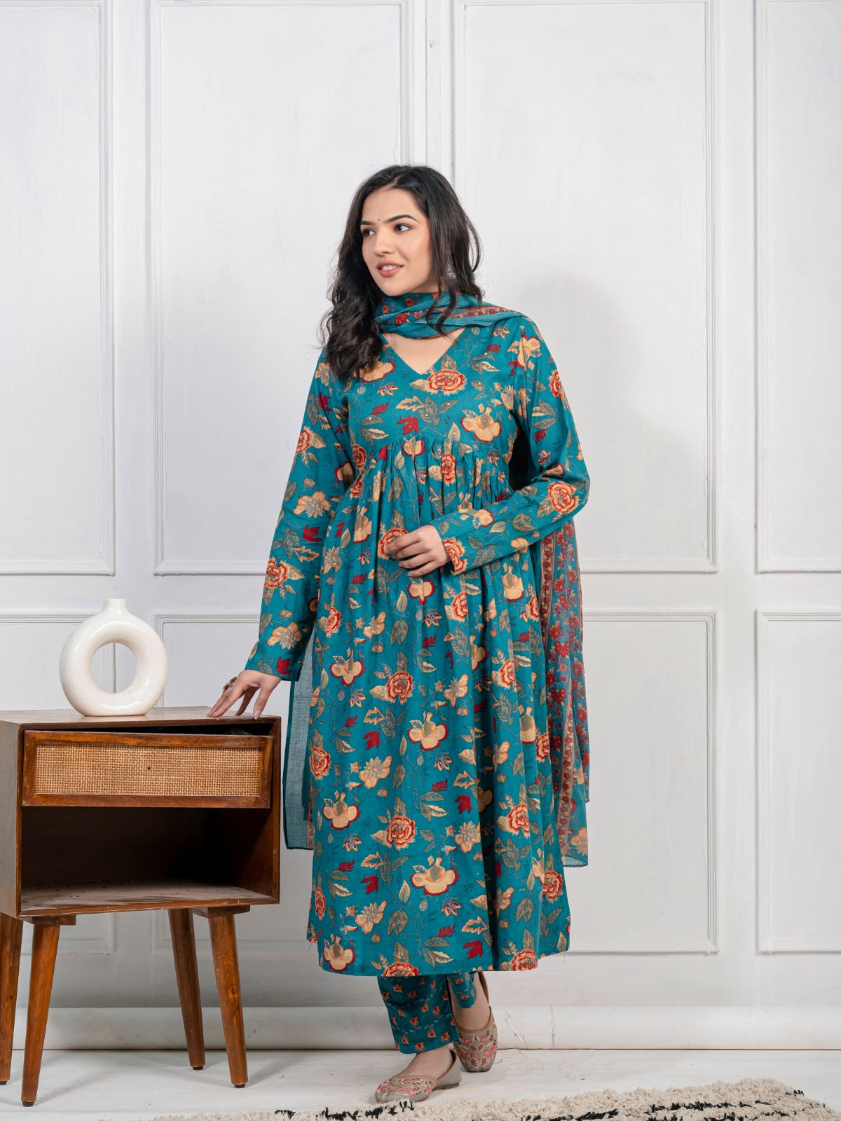 Women Light Weight And Breathable Cotton Kurta Set